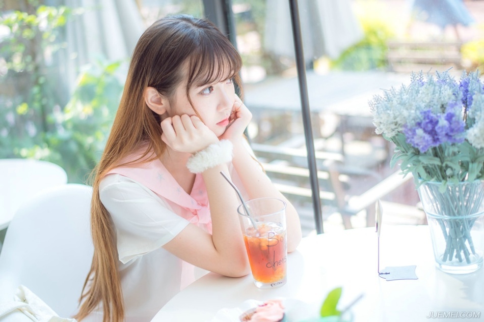 我以前可笨了，遇到女生都会脸红的，不过见到你之后，我竟然去学了满满的情话套路。